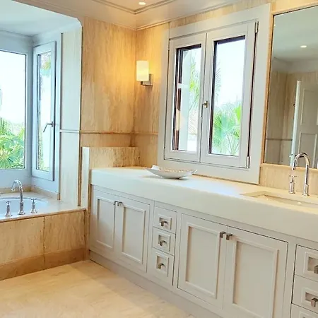 Villa 10 Bedroom Palace Huge Garden, Sea View! Estepona