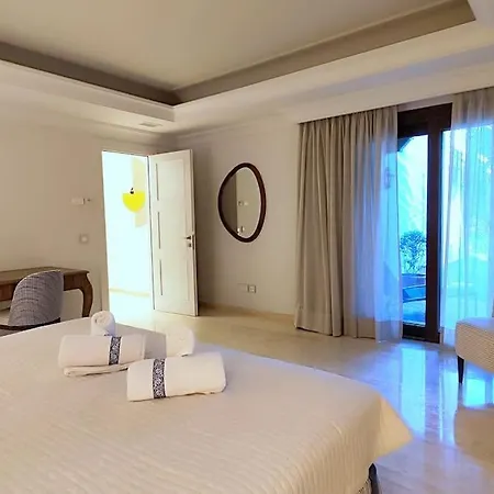 Villa 10 Bedroom Palace Huge Garden, Sea View! Estepona
