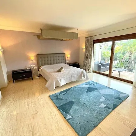 Villa 10 Bedroom Palace Huge Garden, Sea View!